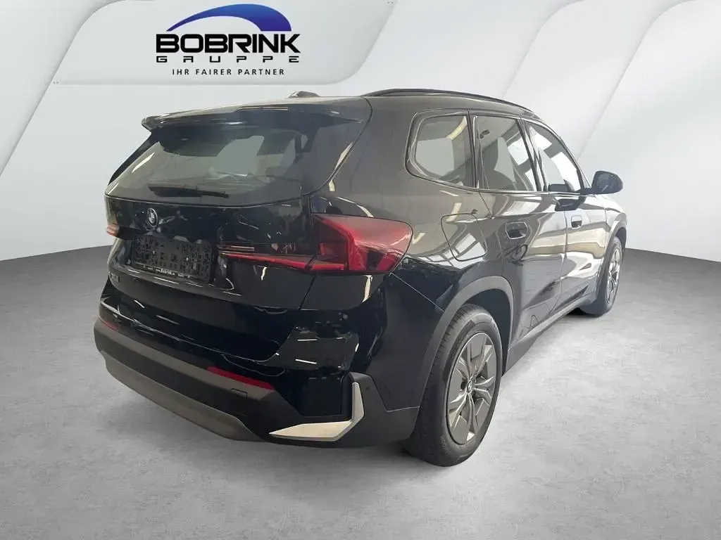 Neu BMW iX1 Performance 230 kW (313 PS) 2026 Schwarz SUV