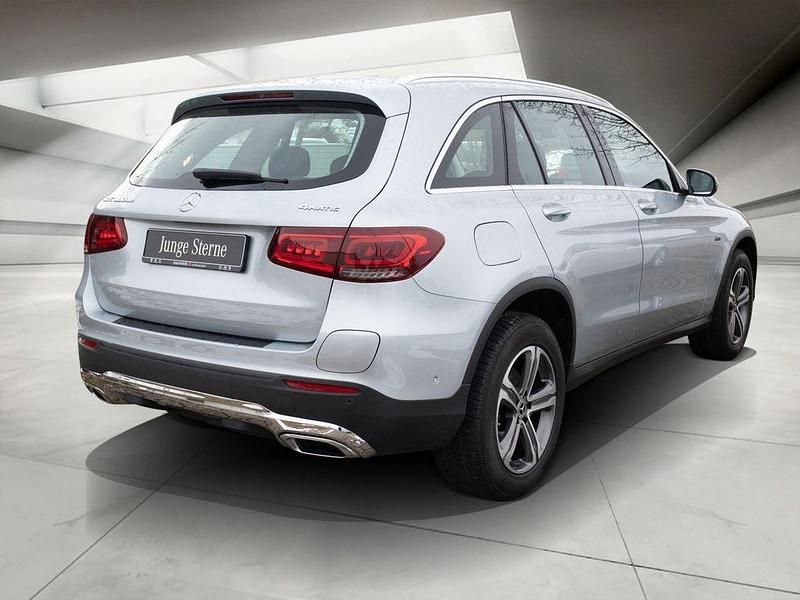 Gebraucht Mercedes GLC300e 306 PS (225 kW) 2021 Silber SUV