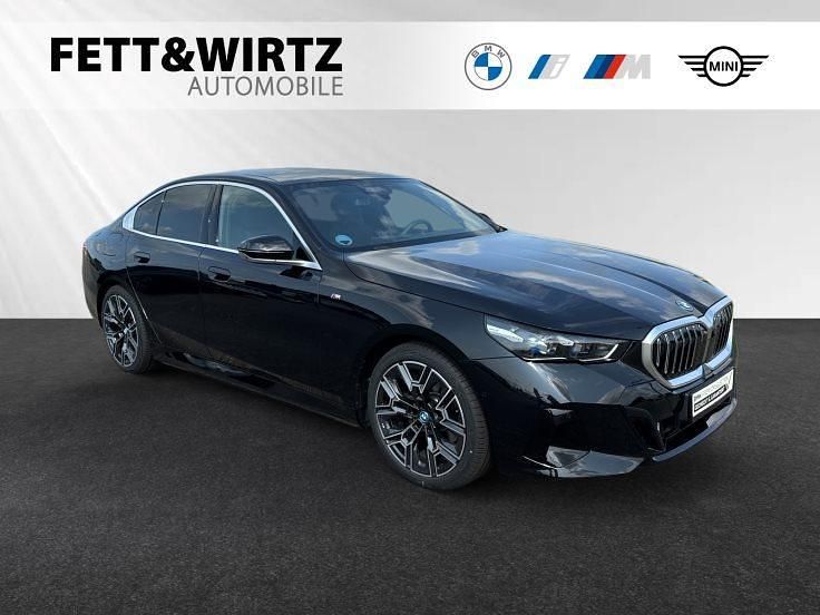 Gebraucht BMW 530e M Sport 299 PS (219 kW) 2025 Saphirschwarz metallic Limousine