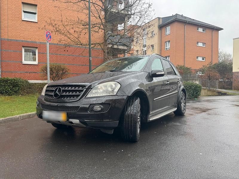 Gebraucht Mercedes ML320 224 PS (164 kW) 2005 Schwarz SUV