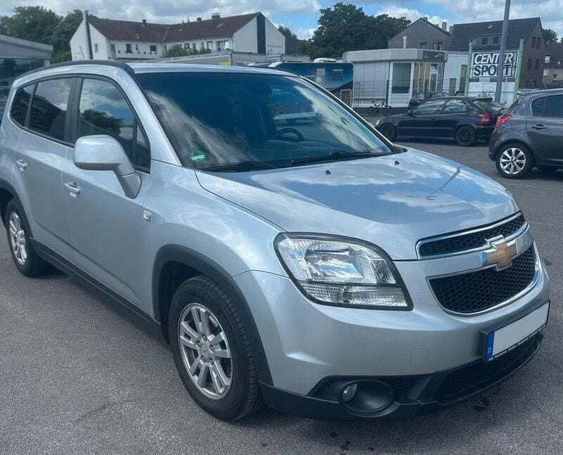 Grau Gebraucht 2012 Chevrolet Orlando Van / Kleinbus | 5.100 € (Guter Preis) - Bild 1/4