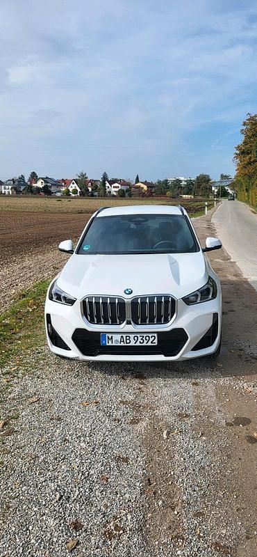 Weiß Gebraucht 2024 BMW X1 M Sport SUV | 38.500 € (Superpreis) - Bild 1/4