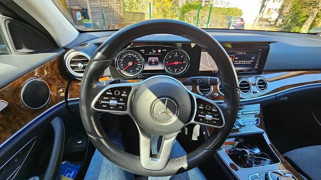 Gebraucht Mercedes E220 194 PS (142 kW) 2019 Schwarz Limousine