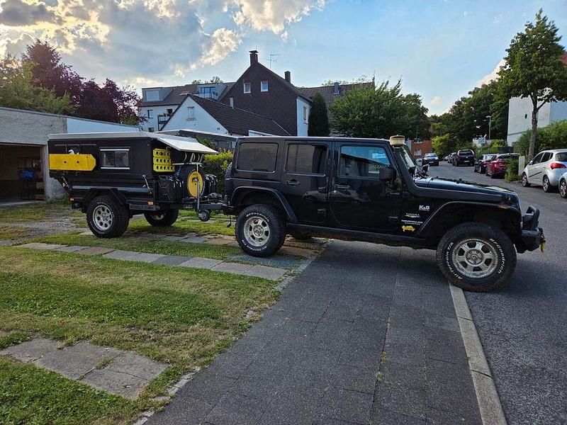Schwarz Gebraucht 2012 Jeep Wrangler Sahara SUV | 35.000 € (Teuer) - Bild 1/4