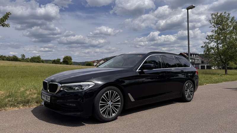 Schwarz Gebraucht 2018 BMW 530 Sport Line Kombi | 17.999 € (Guter Preis) - Bild 1/4