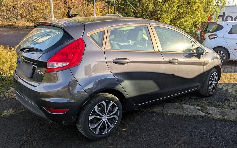 Gebraucht Ford Fiesta Trend 82 PS (60 kW) 2010 Grau Limousine