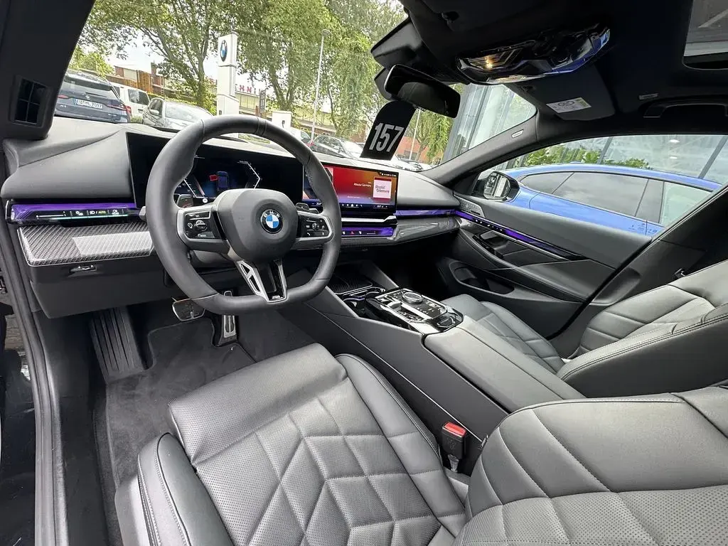 Gebraucht BMW 540 M Sport 303 PS (222 kW) 2025 Black sapphire Limousine