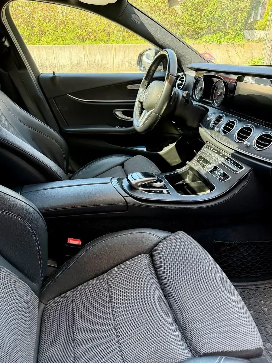Gebraucht Mercedes E220 194 PS (142 kW) 2020 Grau Kombi