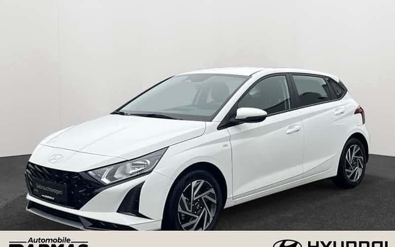 Weiß Gebraucht 2024 Hyundai i20 Trend Limousine | 17.490 € (Guter Preis) - Bild 1/4