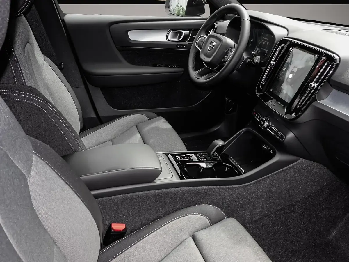 Gebraucht Volvo XC40 Business Edition 163 PS (119 kW) 2024 Manufacturer SUV