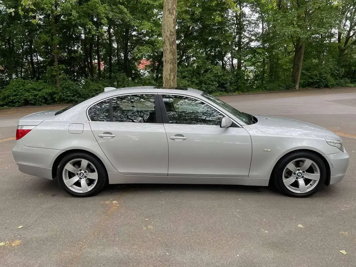 Gebraucht BMW 523 177 PS (130 kW) 2006 Grau Limousine