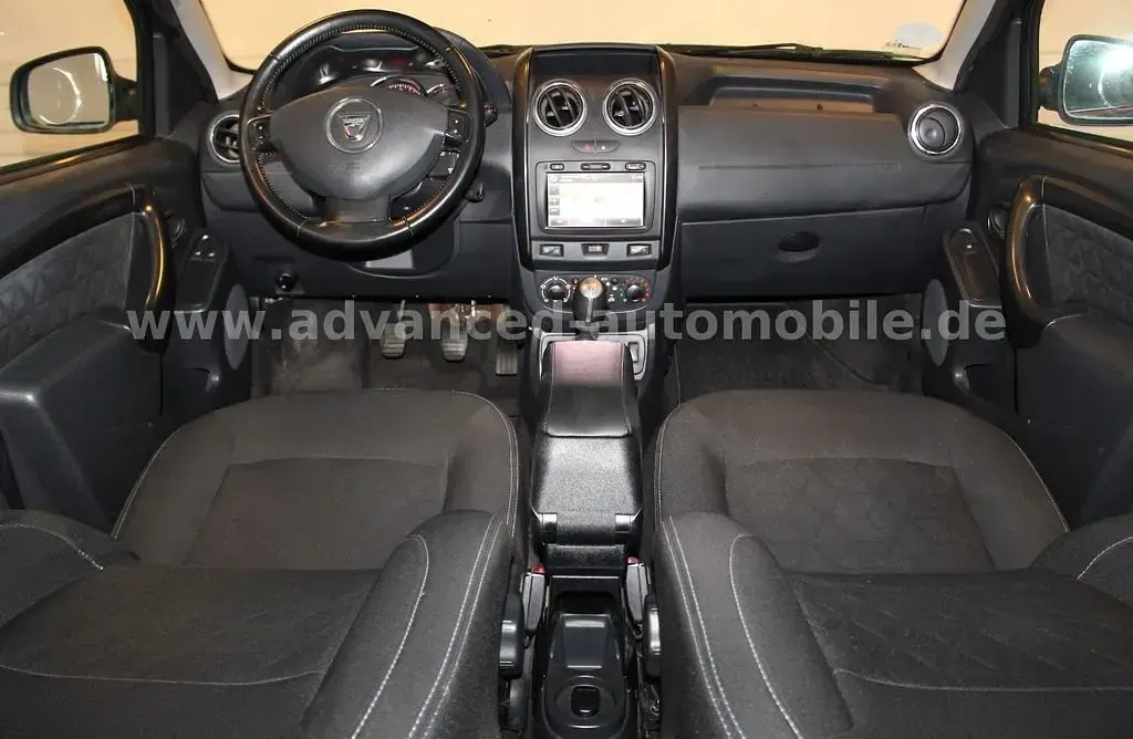 Gebraucht Dacia Duster Lauréate 125 PS (91 kW) 2015 Grau SUV