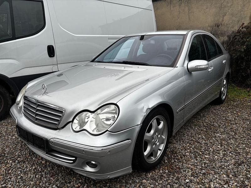Gebraucht Mercedes C220 150 PS (110 kW) 2007 Silber Limousine