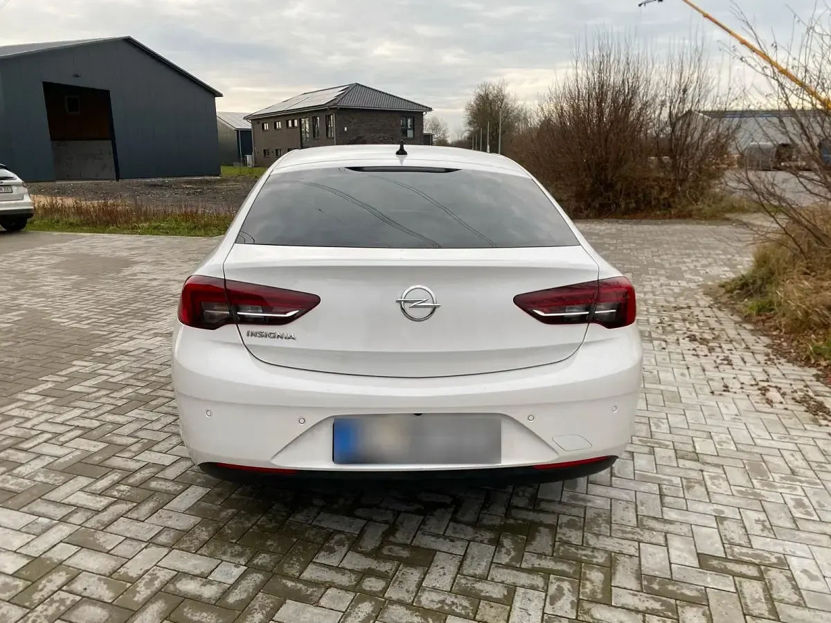 Gebraucht Opel Insignia Sport 136 PS (100 kW) 2019 Weiß Limousine