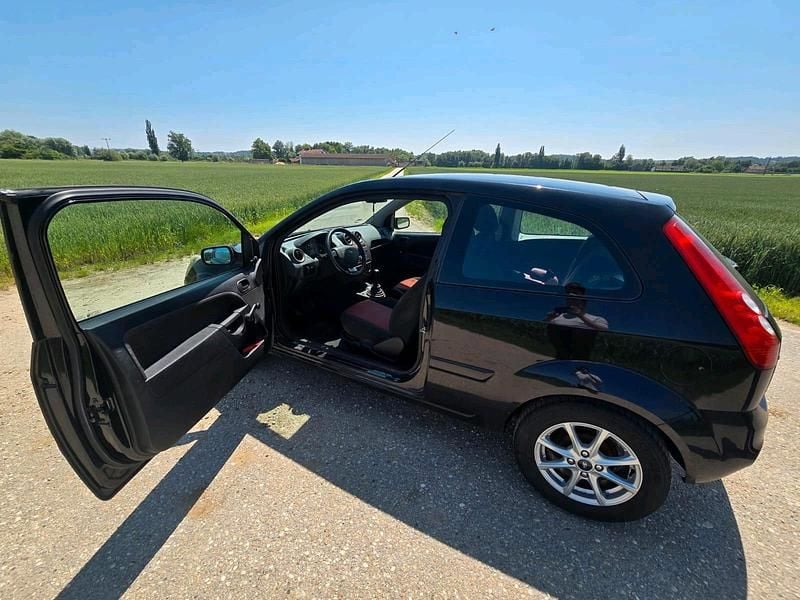 Schwarz Gebraucht 2007 Ford Fiesta Kleinwagen | 2.000 € (Fairer Preis) - Bild 1/4