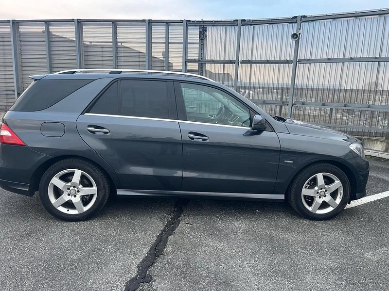Gebraucht Mercedes ML350 258 PS (189 kW) 2012 Grau SUV