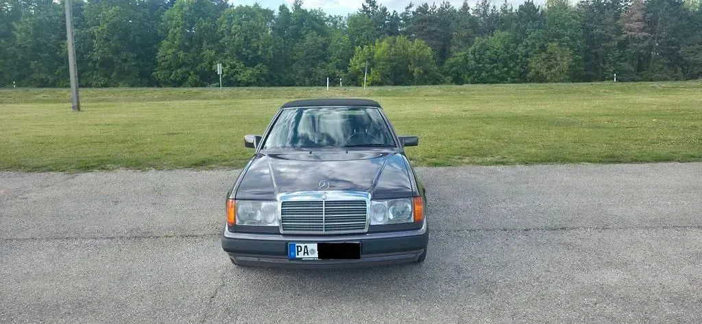 Second-hand Mercedes E300 220 CP (161 kW) 1992 Maro Cabrio