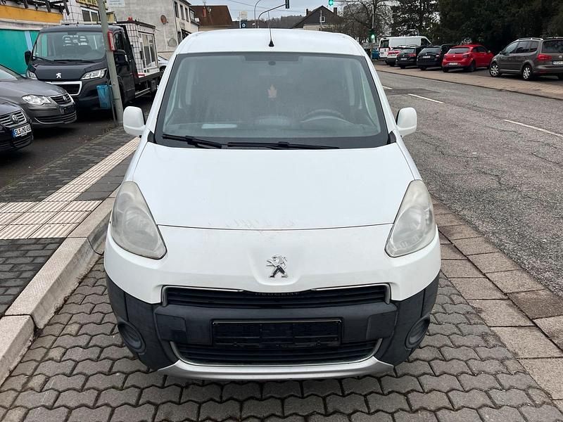 Gebraucht Peugeot Partner 92 PS (67 kW) 2012 Weiß Van / Kleinbus