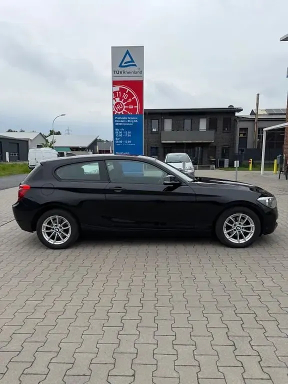 Gebraucht BMW 114 102 PS (75 kW) 2014 Schwarz Kleinwagen