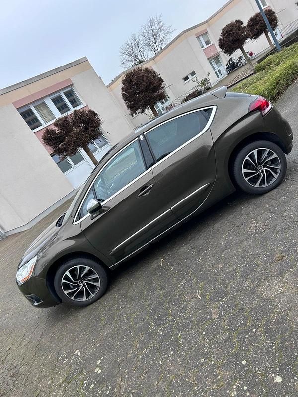 Braun Gebraucht 2014 Citroën DS4 Kleinwagen | 5.900 € (Fairer Preis) - Bild 1/4