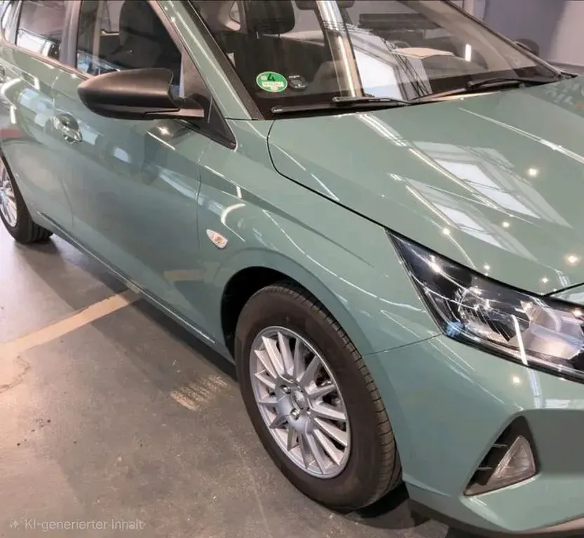 Gebraucht Hyundai i20 Pure 84 PS (61 kW) 2024 Grün Kleinwagen