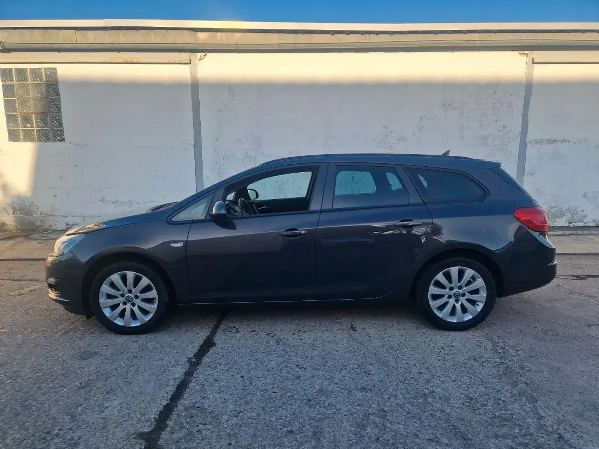 Gebraucht Opel Astra Edition 110 PS (80 kW) 2016 Grau Kombi