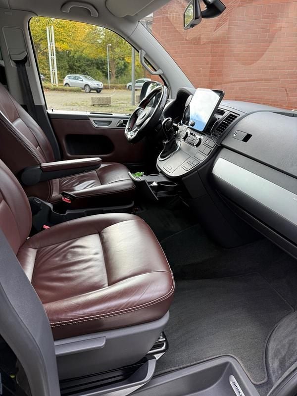Second-hand VW T5 Highline 179 CP (131 kW) 2012 Negru Van