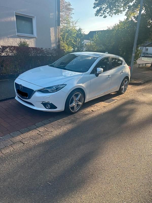 Weiß Gebraucht 2014 Mazda 3 Sports-Line Kombi | 9.800 € (Etwas zu teuer) - Bild 1/4