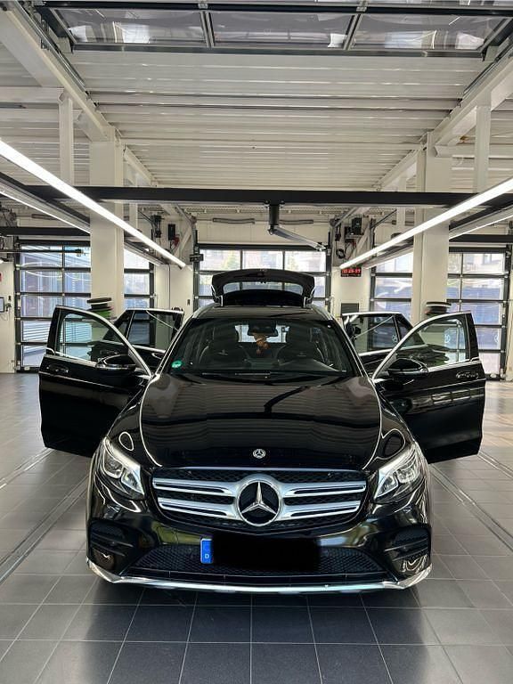 Schwarz Gebraucht 2018 Mercedes GLC220 SUV | 26.000 € (Guter Preis) - Bild 1/4