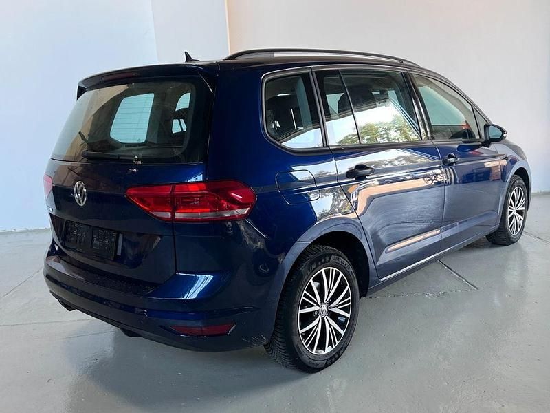 Gebraucht VW Touran Comfortline 150 PS (110 kW) 2019 Blau Van / Kleinbus