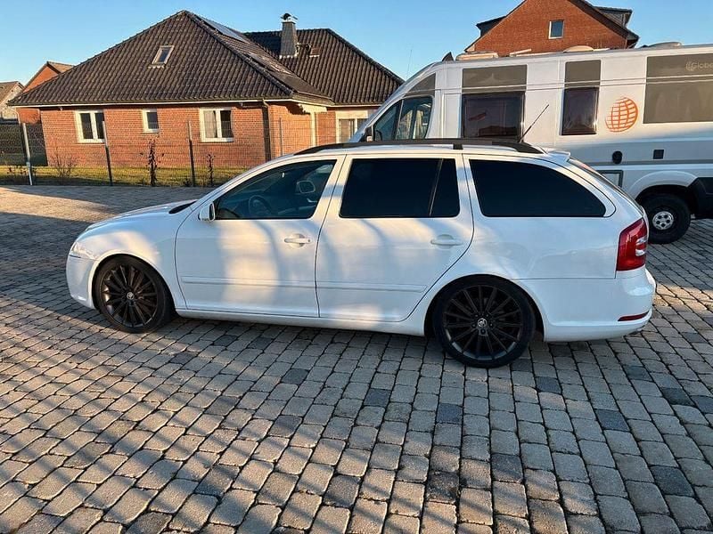 Weiß Gebraucht 2008 Skoda Octavia RS Kombi | 2.750 € (Guter Preis) - Bild 1/4