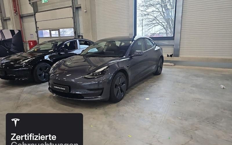 Silber Gebraucht 2021 Tesla Model 3 Standard Range Limousine | 27.500 € (Fairer Preis) - Bild 1/4