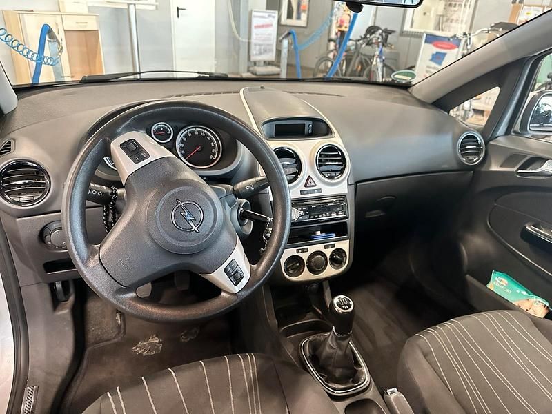 Silber Gebraucht 2007 Opel Corsa Coupé | 1.300 € (Fairer Preis) - Bild 1/4