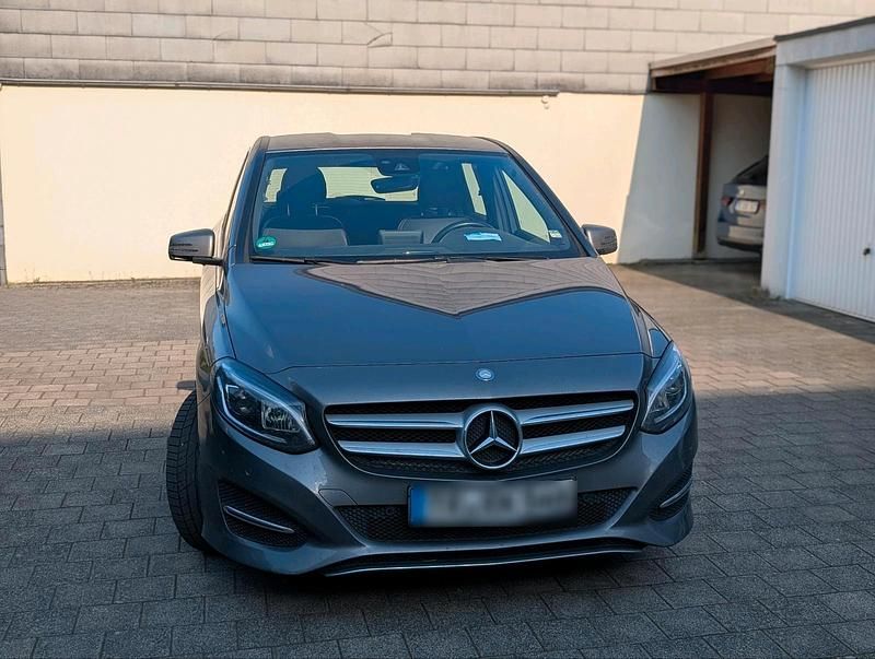 Gebraucht Mercedes B220 177 PS (130 kW) 2017 Grau Van / Kleinbus