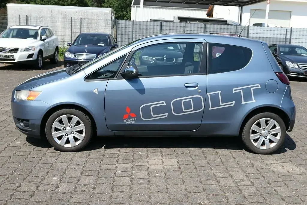 Gebraucht Mitsubishi Colt Invite 95 PS (69 kW) 2008 Blau Kleinwagen