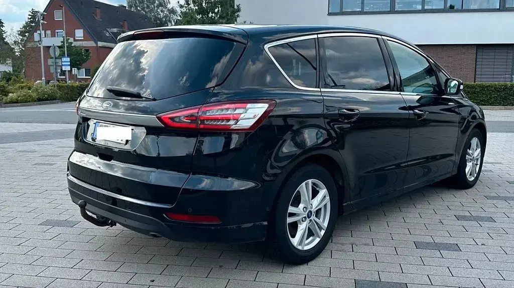 Gebraucht Ford S-MAX Titanium 150 PS (110 kW) 2017 Schwarz Van / Kleinbus