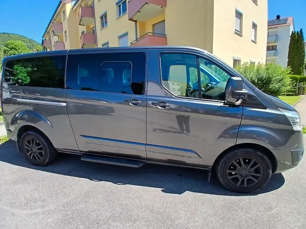 Gebraucht Ford Tourneo 170 PS (125 kW) 2017 Grau Van / Kleinbus