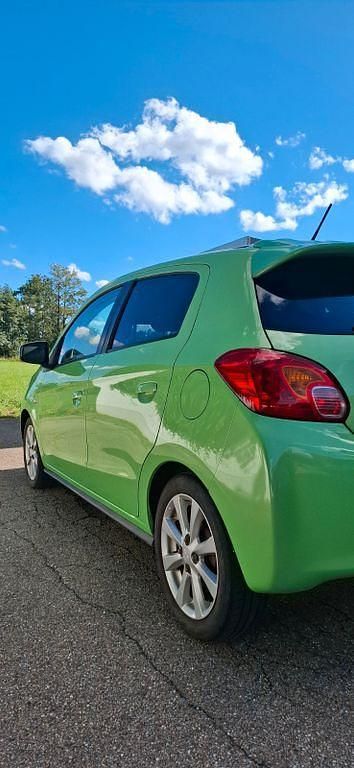 Gebraucht Mitsubishi Space Star Plus 71 PS (52 kW) 2015 Grün Limousine