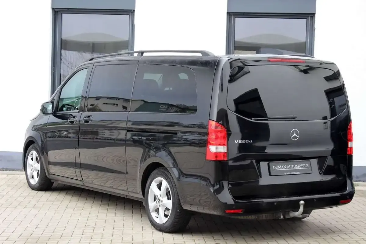 Gebraucht Mercedes V220 Avantgarde 163 PS (119 kW) 2020 Schwarz Van / Kleinbus