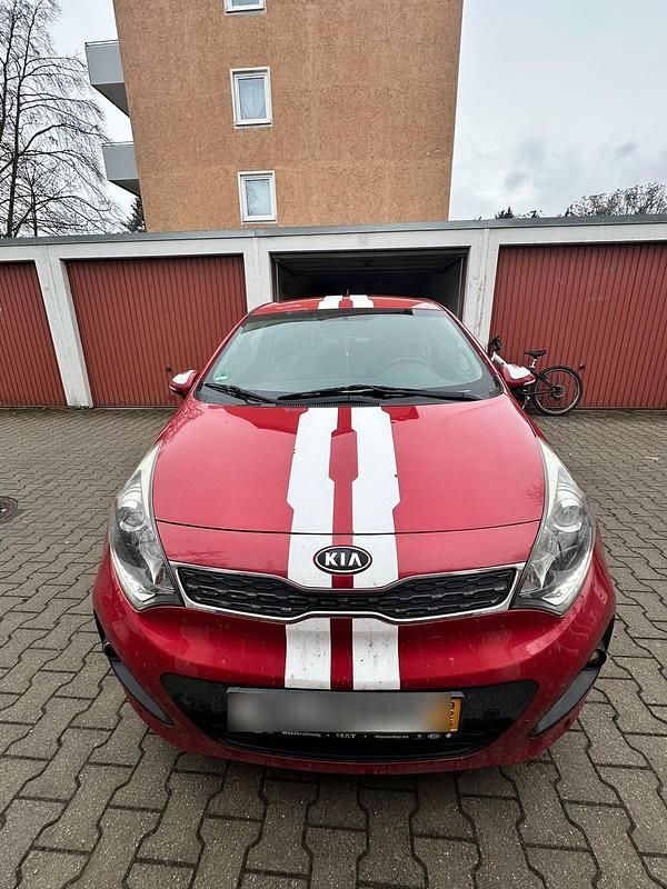Gebraucht Kia Rio 75 PS (55 kW) 2013 Rot Kleinwagen
