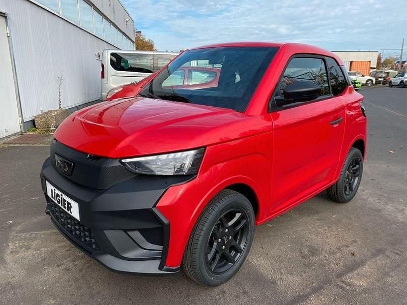 Ny Ligier JS50 2025 Röd Halvkombi