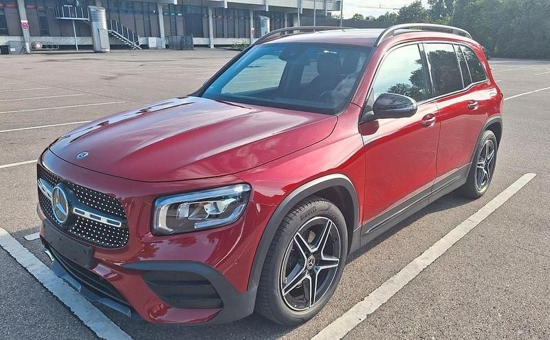 Rot Gebraucht 2020 Mercedes GLB200 AMG line SUV | 31.600 € (Fairer Preis) - Bild 1/4
