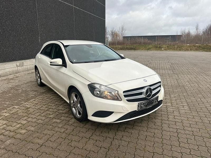 Gebraucht Mercedes A180 109 PS (80 kW) 2013 Weiß Limousine