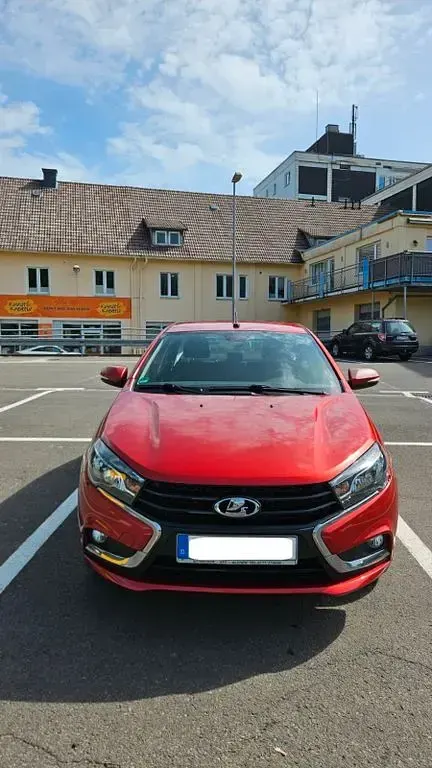 Gebraucht Lada Vesta 106 PS (77 kW) 2015 Rot Limousine