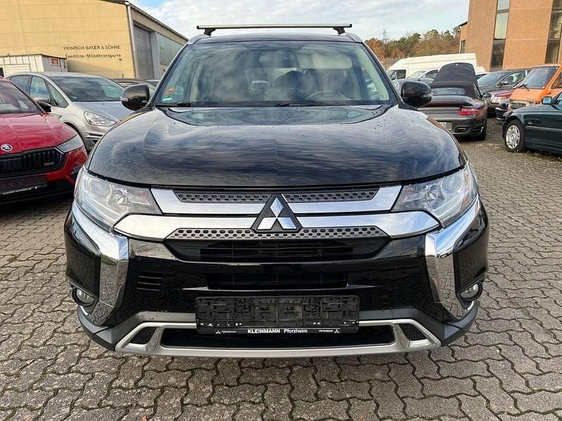 Schwarz Gebraucht 2021 Mitsubishi Outlander Diamant Edition SUV | 14.999 € (Guter Preis) - Bild 1/4