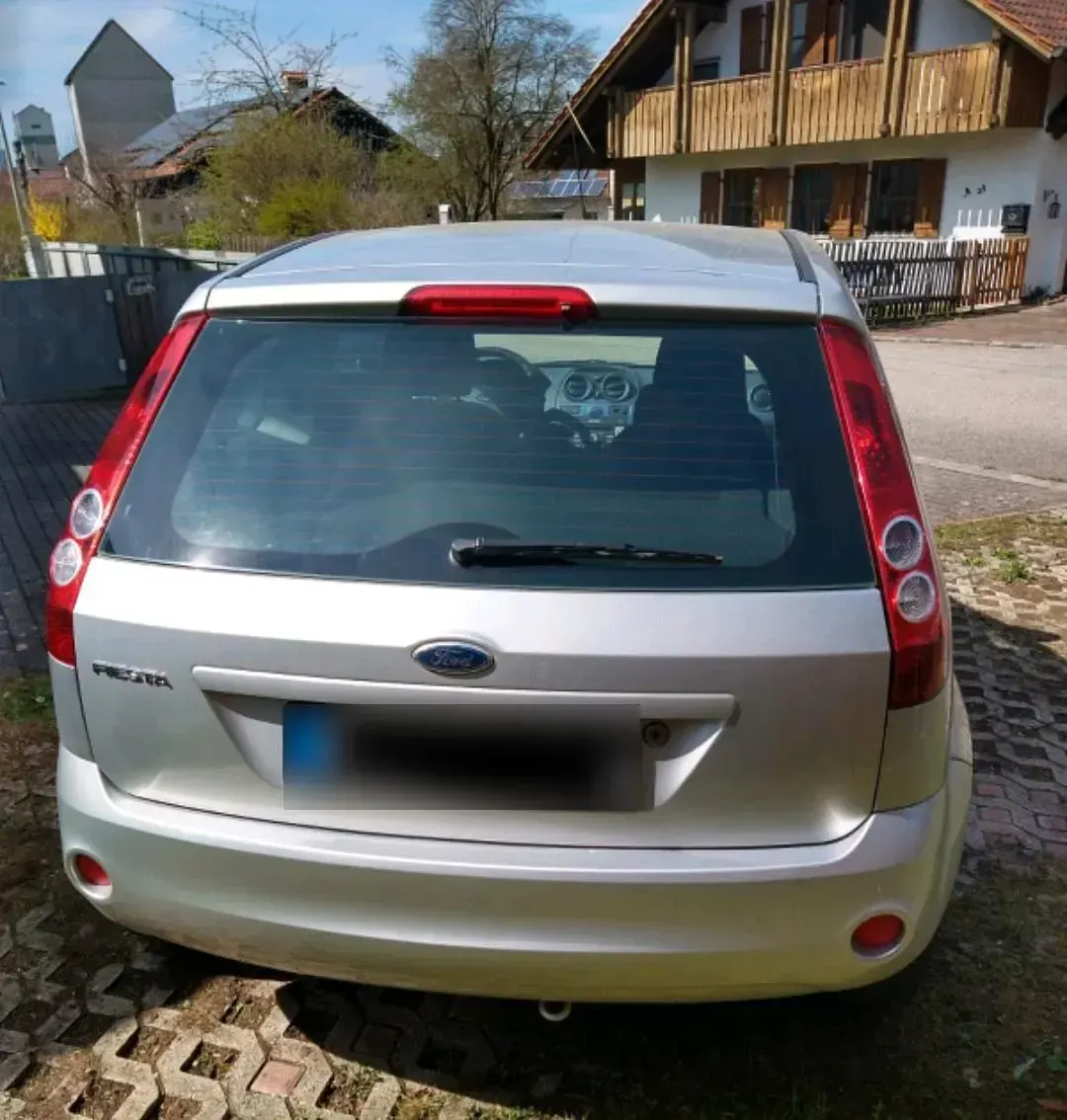 Gebraucht Ford Fiesta 80 PS (58 kW) 2008 Silber Kleinwagen