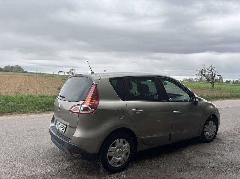 Gold Gebraucht 2010 Renault Scénic III Dynamique Van / Kleinbus | 4.000 € (Guter Preis) - Bild 1/4
