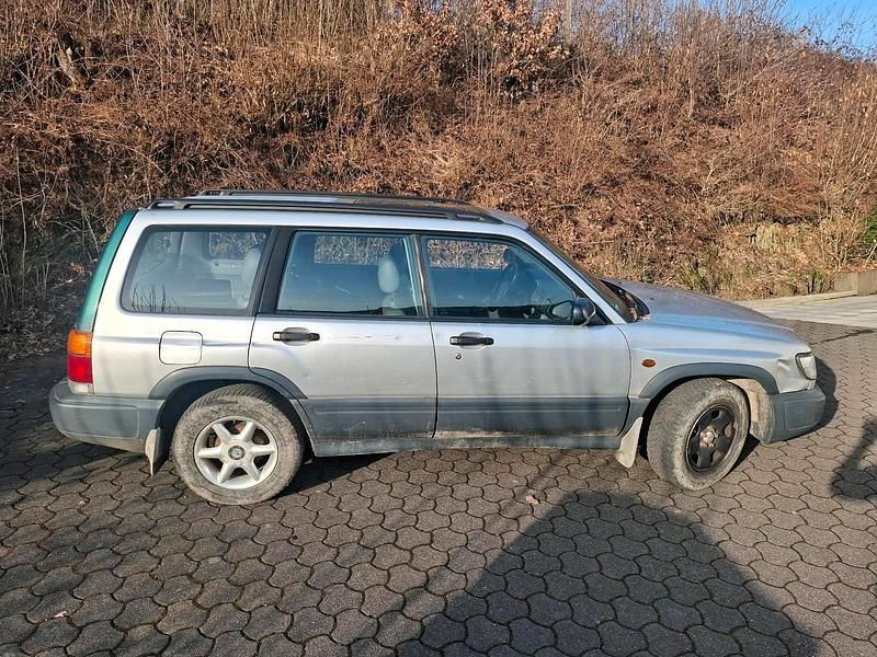 Gebraucht Subaru Forester 125 PS (91 kW) 1998 Silber SUV