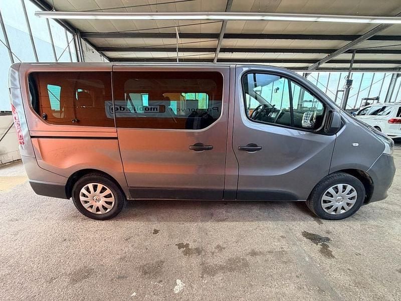 Gebraucht Renault Trafic Expression 125 PS (91 kW) 2017 Grau Van / Kleinbus