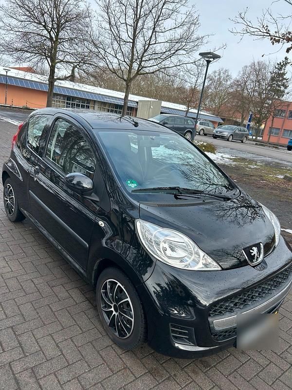 Gebraucht Peugeot 107 68 PS (50 kW) 2009 Schwarz Kleinwagen